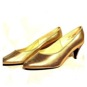 NOTORIOUS GOLD LAME PUMP 3” HEEL 8.5B